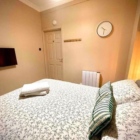 Newly Refurbished, Central Apartment With Permit Parking Bath Luaran gambar