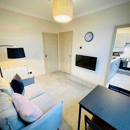 Newly Refurbished, Central Apartment With Permit Parking Bath Luaran gambar