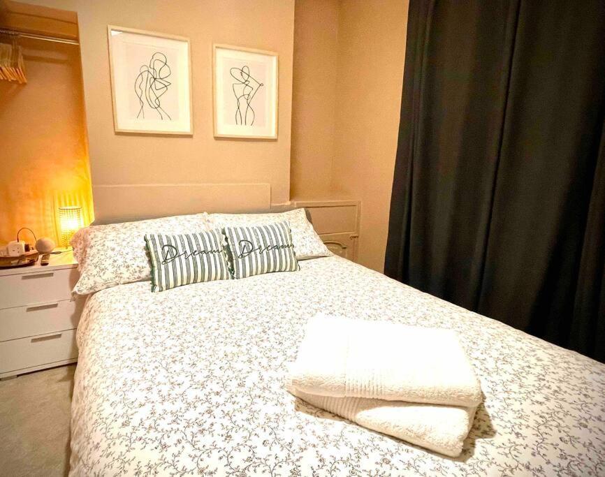 Newly Refurbished, Central Apartment With Permit Parking Bath Luaran gambar